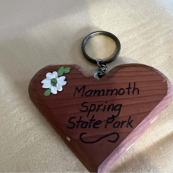 Vintage Mammoth Spring State Park Wooden Heart Keychain Handcrafted For Ozarks - Picture 2 of 10